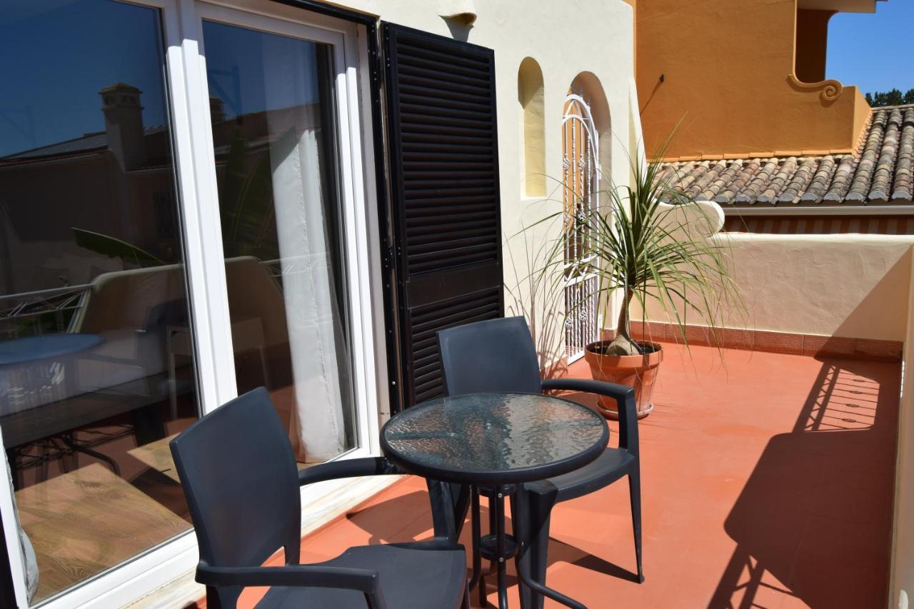 Family House Hotel Lagos Exterior photo