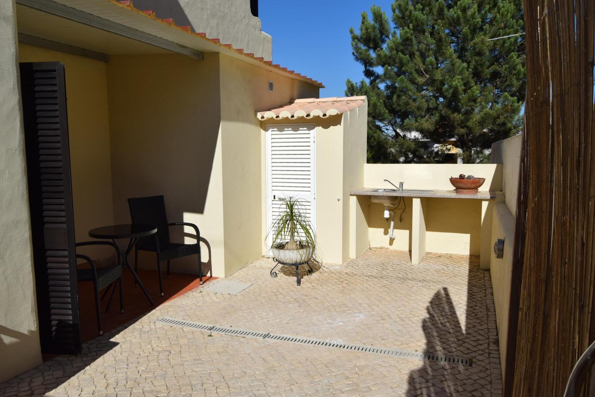 Family House Hotel Lagos Exterior photo