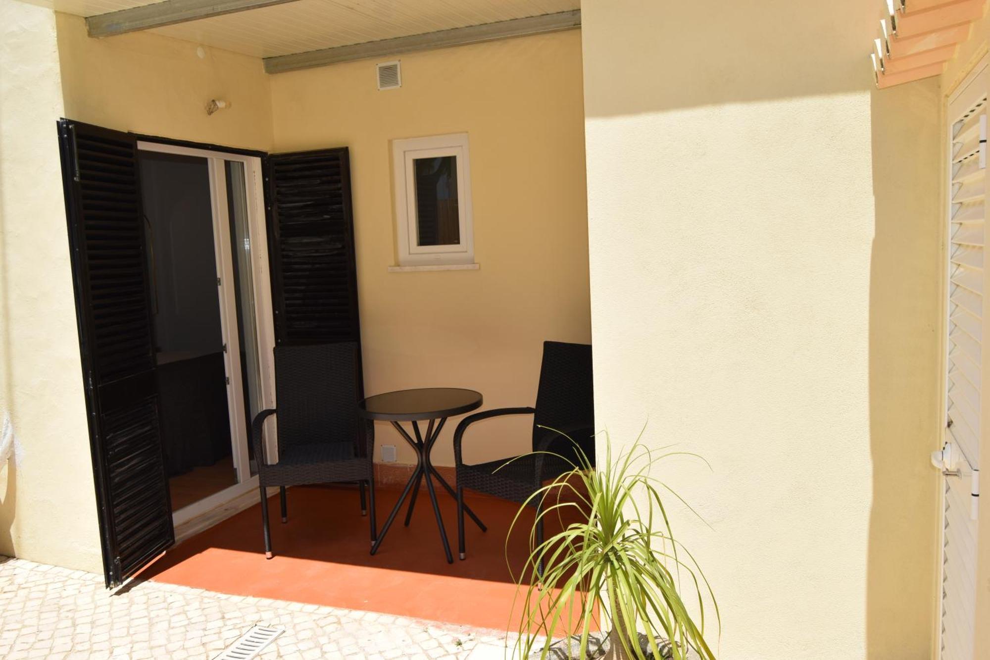 Family House Hotel Lagos Exterior photo